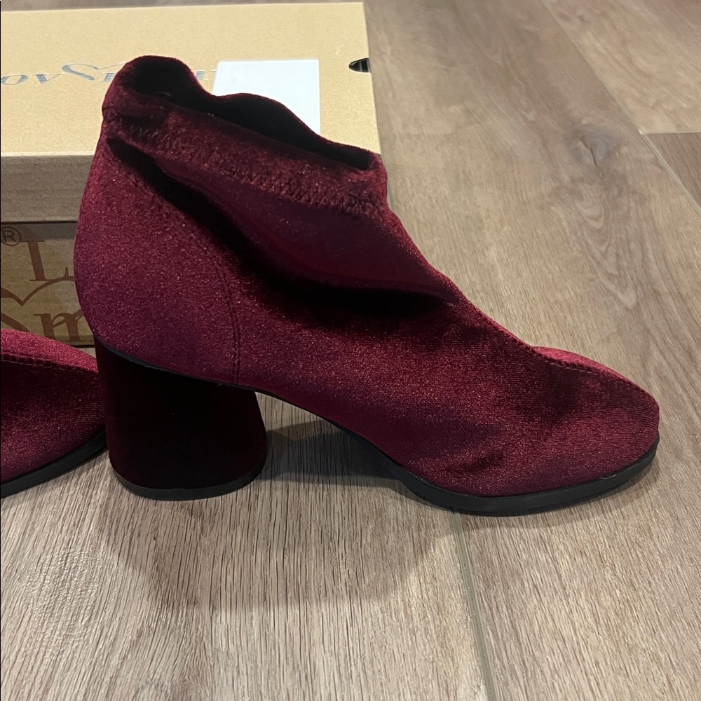 New Lov Mark Slinky Wine Velvet/Burgundy Velvet Heeled Booties Size 6 - Picture 2 of 15